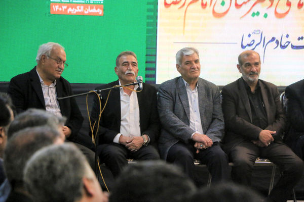 نشست صمیمی‌ دانش‌آموختگان دبیرستان امام رضا(ع) قم در هیات خادم الرضا(ع)
