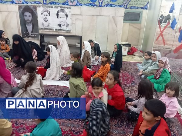 اجرای برنامه هایی زیبا و شاد برای کودکان در شهرستان کاشمر 