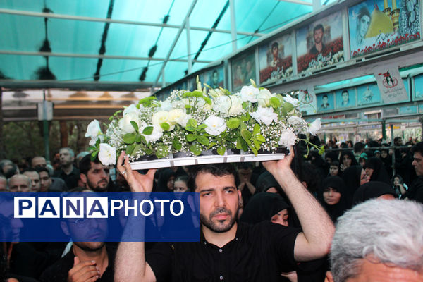 خاکسپاری نوجوان شهید «محمدحسین خاکی» در گلزار شهدای قم