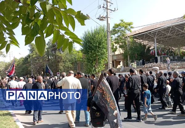 تجمع عاشقان حسینی در پیاده‌روی جاماندگان اربعین 