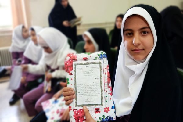 تجلیل از ۱۸۰ دانش‌آموز و معلم برگزیده مسابقات قرآنی شهرستان بن