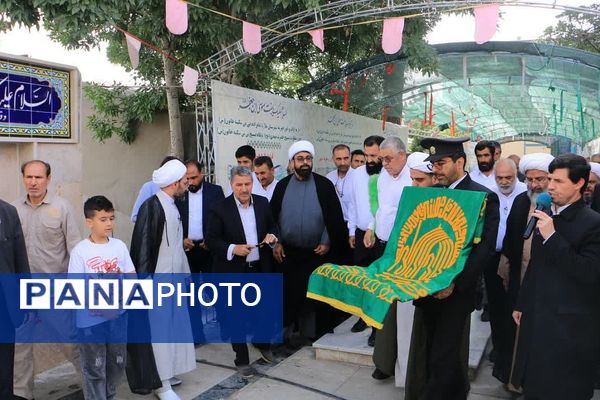 مراسم زیر سایه خورشید و غباروبی ضریح مطهر بی بی سکینه خاتون(س) در بخش صفادشت ملارد