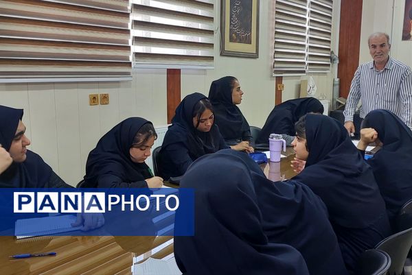 کارگاه آموزشی پیشگیری از آسیب‌های اجتماعی در دبیرستان دستغیب ناحیه 3 شیراز