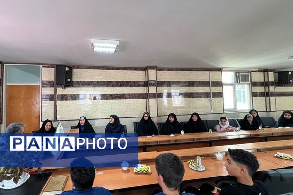 تقدیر از دانش‌آموز خبرنگاران فعال پانا در مراسم روز خبرنگار در شهرستان فیروزکوه