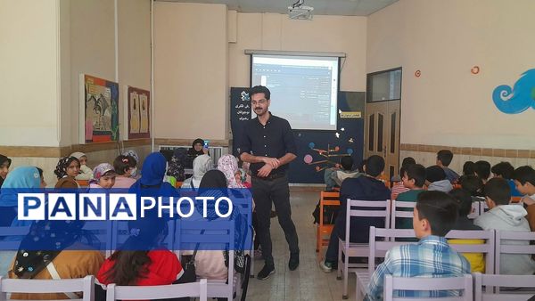 نشست بر مدار هشتم در کانون پرورشی فکری کودکان و نوجوانان