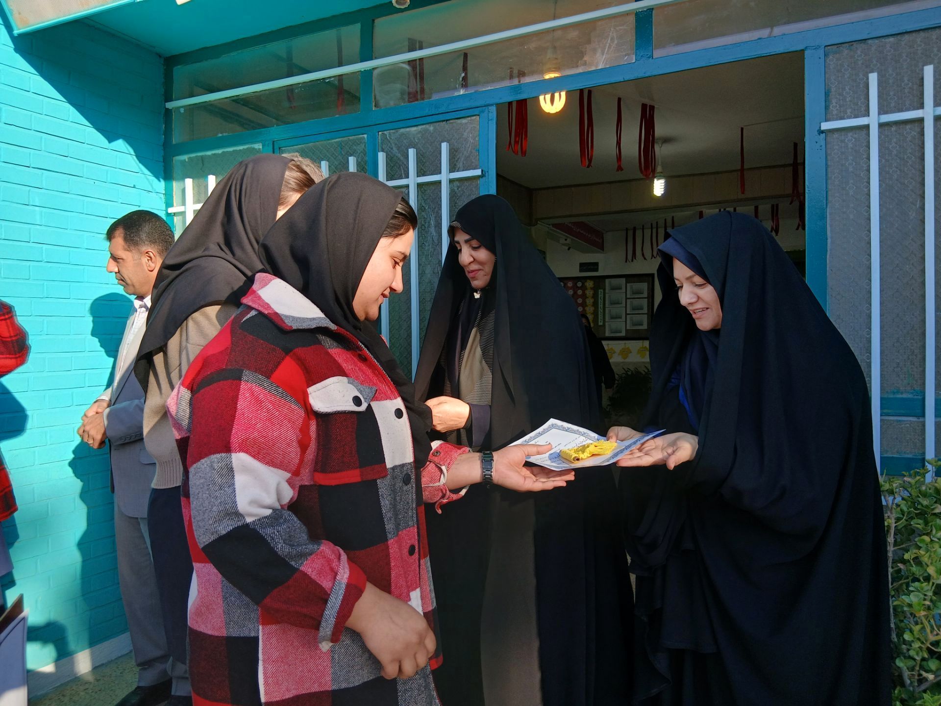  تجلیل از همیاران معلم در دبیرستان فاطمیه