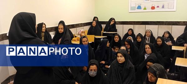 جلسه انجمن اولیا و تحویل کارنامه هشدار دبیرستان مادرمهربان خلیل آباد