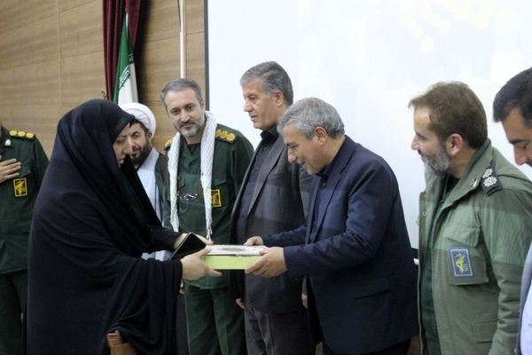 تجلیل از کارآفرینان ملکان در آیین هفته بسیج