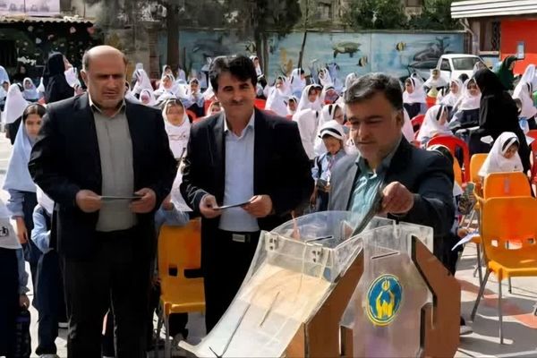 زنگ جشن عاطفه ها در دبستان دخترانه هاجر گرگان نواخته شد