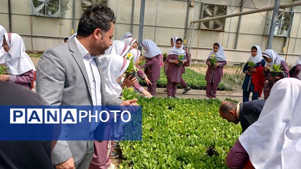 بازدید دانش‌آموزان مدرسه ایران از فضای سبز شهرداری ملارد به مناسبت روز زمین پاک