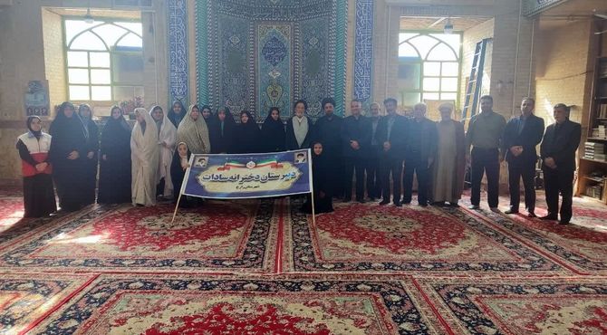 حضور دانش آموزان دبیرستان سادات در نماز جمعه شهرستان زارچ