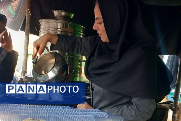 سوگواری فرهنگیان و دانش‌آموزان شهرستان قرچک در مدرسهٔ متوسطه اول بنیاد پانزده خرداد 