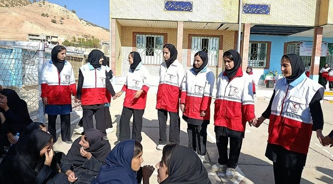 برگزاری مانور پدافند غیر عامل در دبیرستان الزهرا دیشموک 