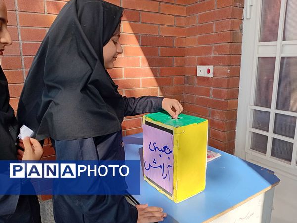 ساخت و راه‌اندازی بازی جعبه آرامش در مدرسه مادرمهربان خلیل آباد