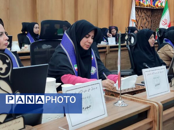 نشست هم‌اندیشی مسئولان سازمان دانش‌آموزی استان فارس روز اول