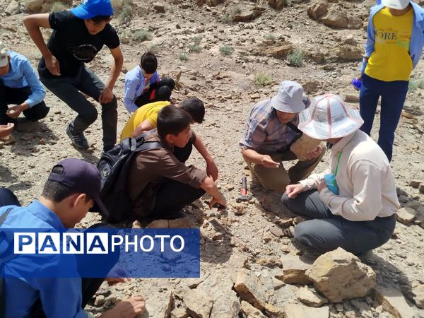 برگزاری اردوی علمی-تفریحی فسیل شناسی دبیرستان نمونه دولتی دانش 
