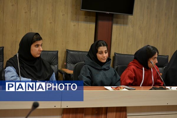 تقدیر از برگزیدگان لیگ جت در سالن فرهنگ بهارستان‌دو