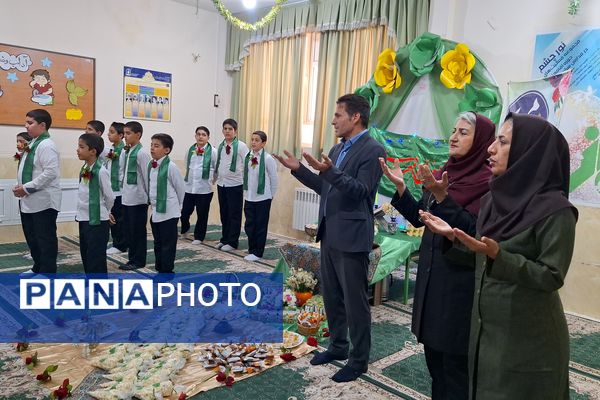 آرزوی فرج و سلامتی صاحب الزمان (عج) با دست‌های کوچک دانش‌آموزان شیرازی