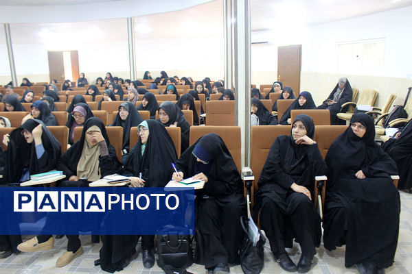 همایش دو روزه آشنایی نومعلمان قم با سند تحول بنیادین آموزش و پرورش