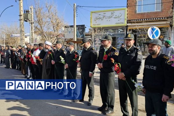 گلباران تمثال مبارک حضرت امام خمینی (ره) در سالروز ورود تاریخی و آغاز دهه فجر انقلاب اسلامی ایران 