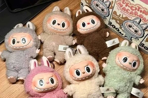 «لبوبو» عروسکی با دندان‌های تیز که راز نسل امروز را فاش می‌کند