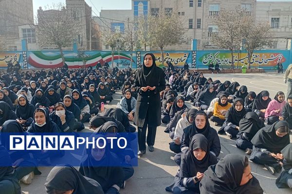 برپایی ایستگاه صلواتی و شهادت حضرت زهرا در مدرسه شهید زهره‌وند قرچک 