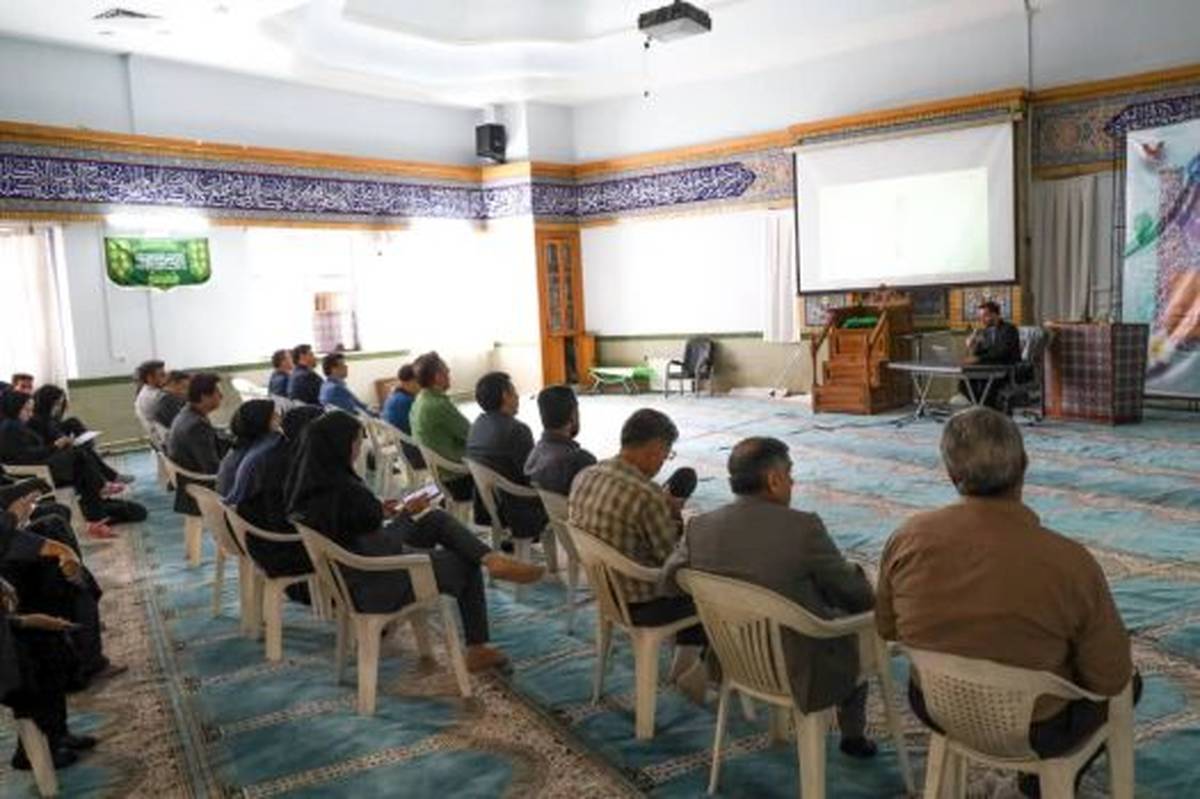 برگزاری دوره ضمن خدمت فضای مجازی، سواد رسانه و جنگ نرم در اداره کل آموزش و پرورش فارس