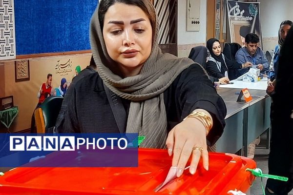 حضور پرشور مردم شهرستان بهارستان دو در دومین مرحله از انتخابات ریاست‌جمهوری