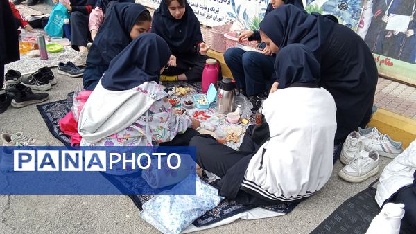 دختران شاد با صبحانه سالم در دبیرستان هیات امنایی فرزانگان ملارد