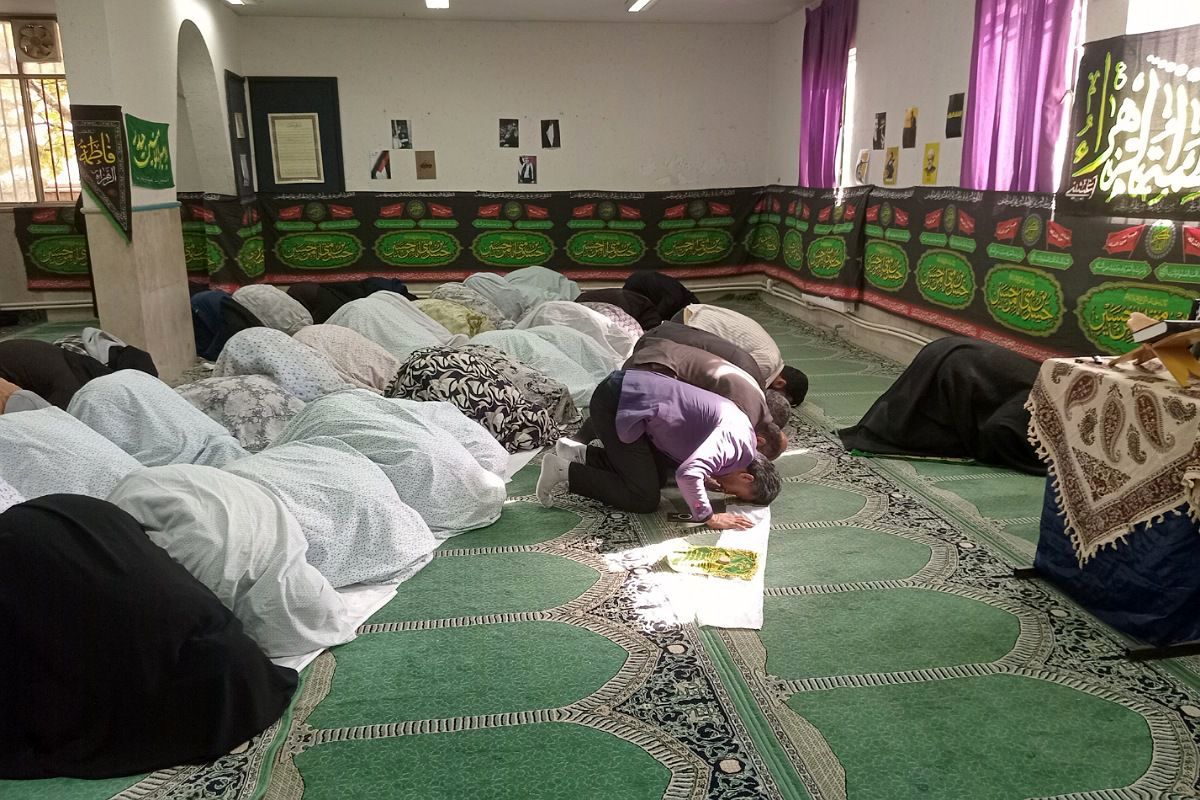  زنگ نماز در هنرستان آفرینش پردیس با حضور امام جمعه و مدیر آموزش و پرورش