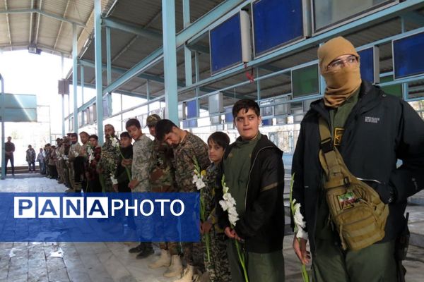 احترام به مقام شهدا با حضور فرماندهان و بسیجیان در گلزار بی‌بی سکینه(س) شهرستان ملارد