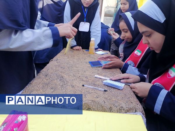 مراسم انتخابات شورای دانش آموزی در دبیرستان ناهید نخودی 