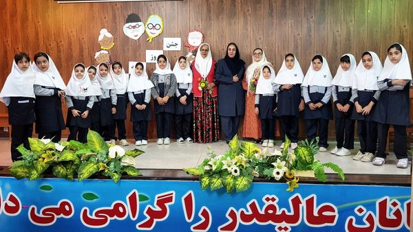 بزرگداشت هفته ملی سالمند در دبستان دخترانه سماء شیروان 