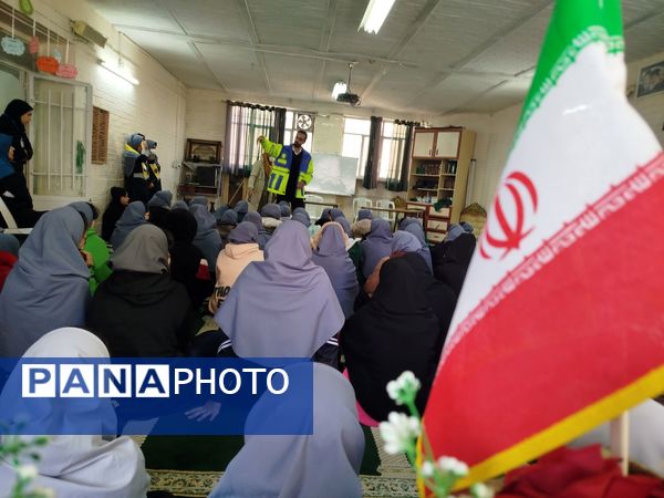 بیست و هفتمین مانور زلزله در دبیرستان دخترانه دانشور 2 