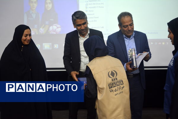 تجلیل از خبرنگاران ناحیه ۷ مشهد به مناسبت روز خبرنگار