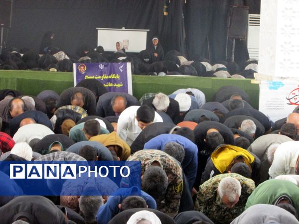 نمازجمعه با عطر شهید گمنام جان گرفت