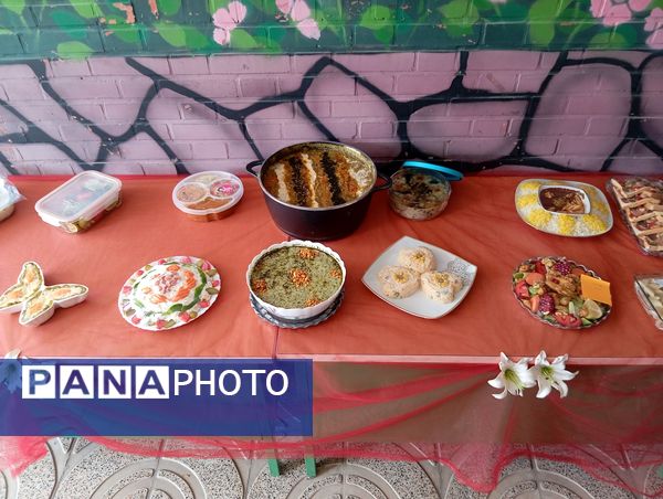 مراسم نمادین هفته تربیت‌بدنی و ورزش در دبیرستان هفده شهریور شهرستان فیروزکوه
