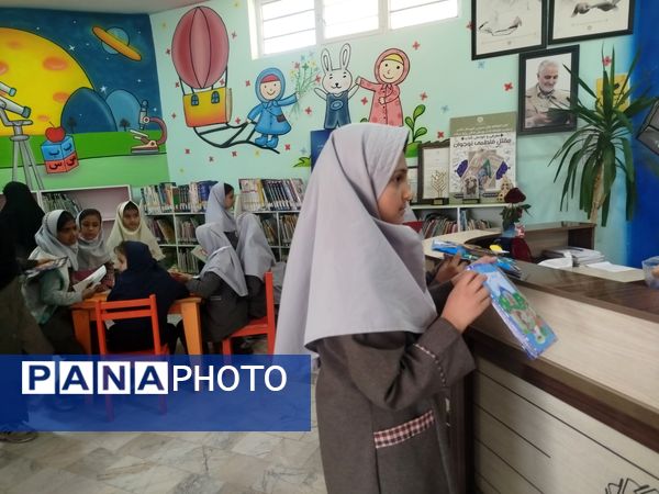 ساخت کتابچه‌های دست‌ساز در دبستان شهید نجفی فدافن