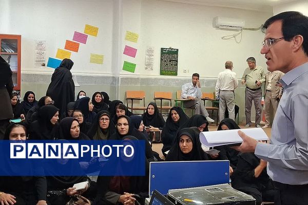 کارگاه آموزشی «طرح تحول در فرآیند آموزش و یادگیری» در باشت 