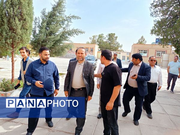 بازدید مشاور وزیر آموزش و پرورش از مدارس آسیب‌دیده کاشمر
