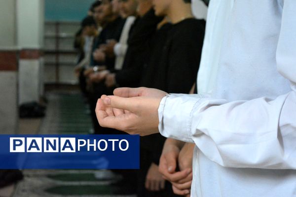 نماز باران در مدرسه شهدای علم و فناوری بهارستان‌دو