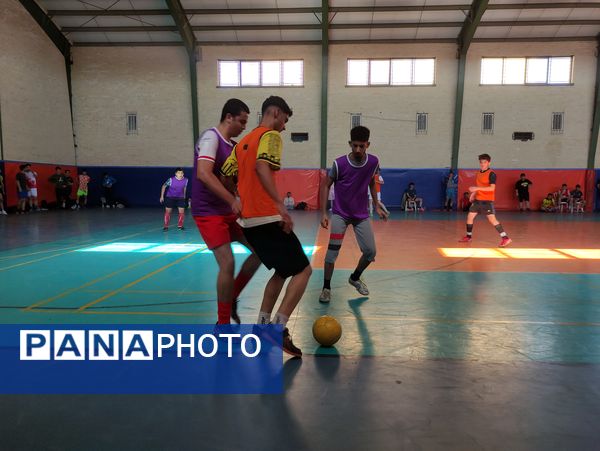 مسابقات فوتسال درون مدرسه به مناسبت هفته تربیت بدنی برگزار شد 
