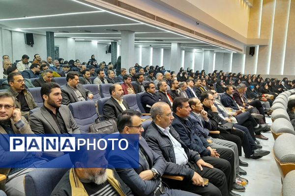 نشست فصلی مدیر منطقه با مدیران مدارس؛ تأکید بر هماهنگی و ارتقای کیفیت آموزشی