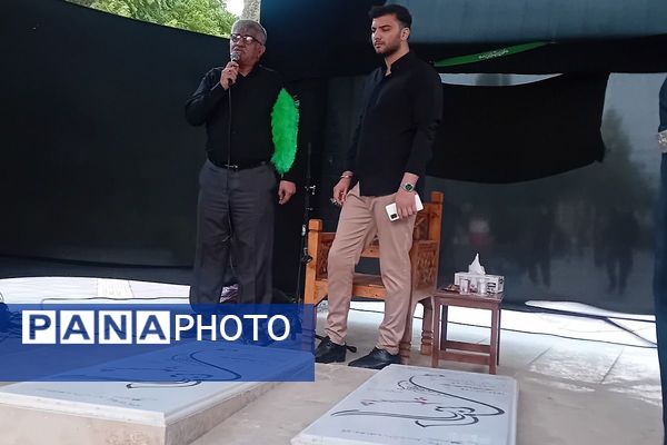 مراسم عزاداری حسینی با حضور خادمین و پرچم کربلا در بوستان فدک اصیل آباد 