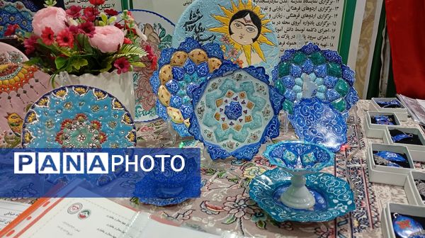  نمایشگاه و جشنواره انتخاب و معرفی پایگاه‌های اسوه در شهرکرد 