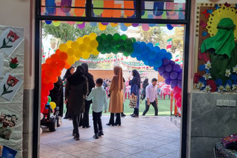 جشن شکوفه‌ها و تولد دوباره مدرسه در دبستان آذر صابر ناحیه ۴شیراز