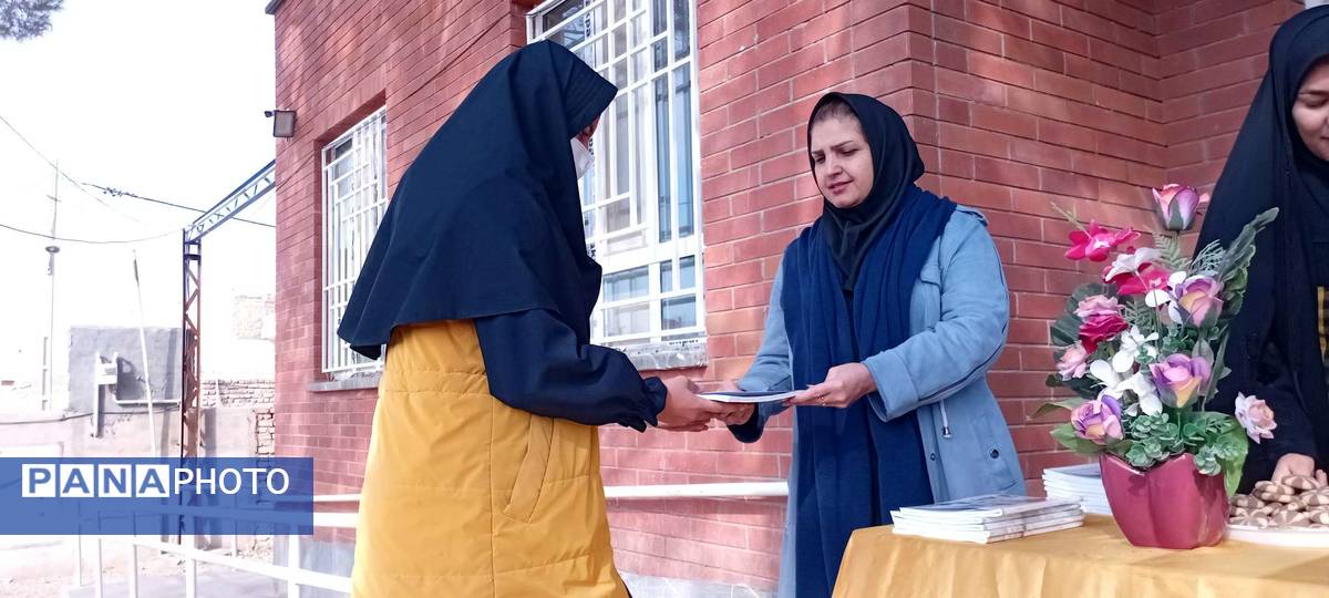 تجلیل از دانش آموزان چادری دبیرستان مادرمهربان خلیل آباد