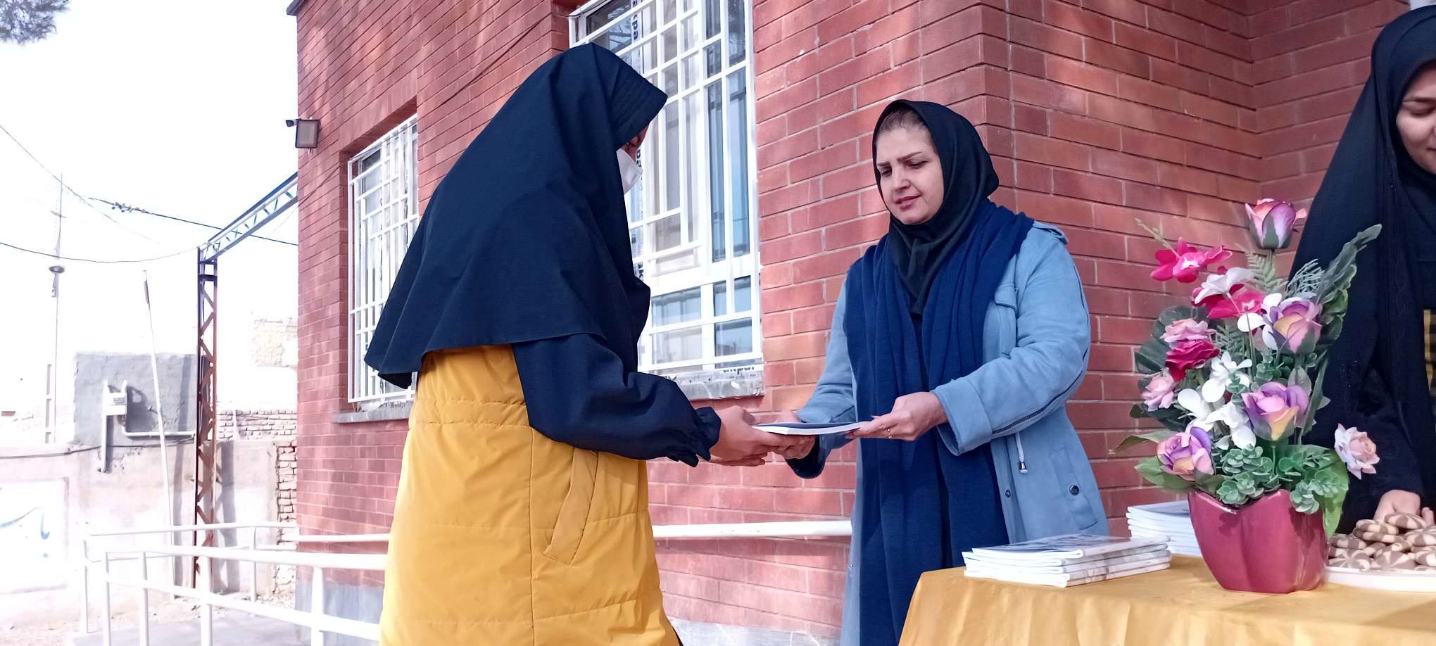 تجلیل از دانش آموزان چادری دبیرستان مادرمهربان خلیل آباد