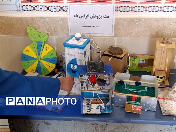 نمایشگاه پژوهش و فناوری در مدرسه شهید غلامی خلیل آباد