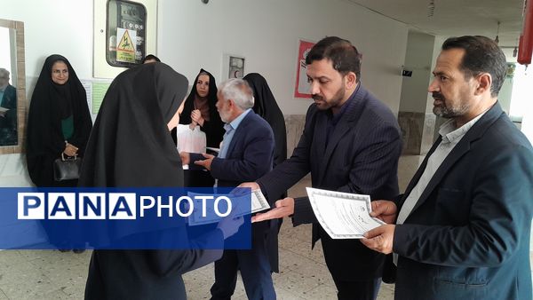 تجلیل از برگزیدگان لیگ علمی پایا در شهرستان خلیل‌آباد